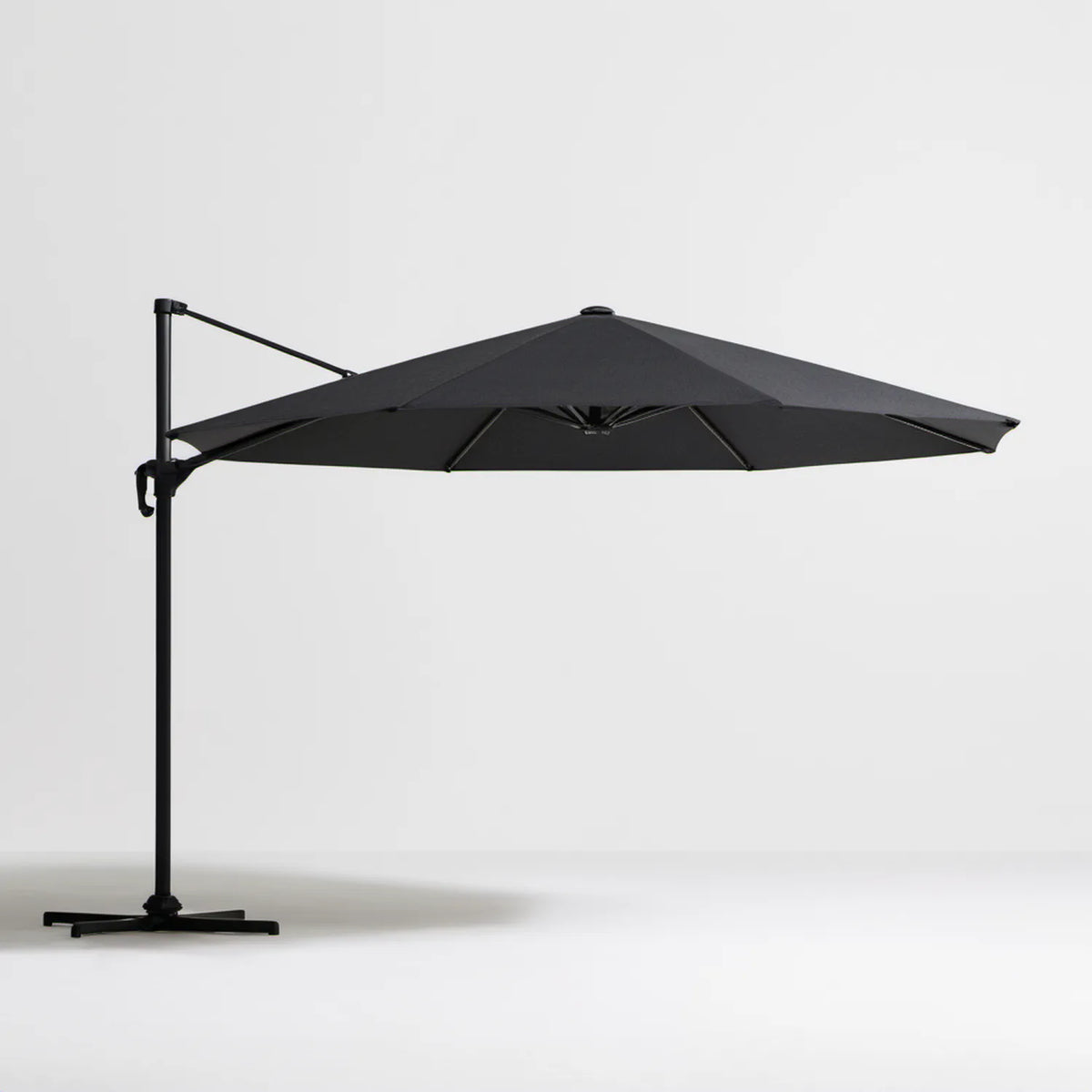 Czarny wiszący parasol ogrodowy okrągły Ø300 cm, wysokość 245 cm